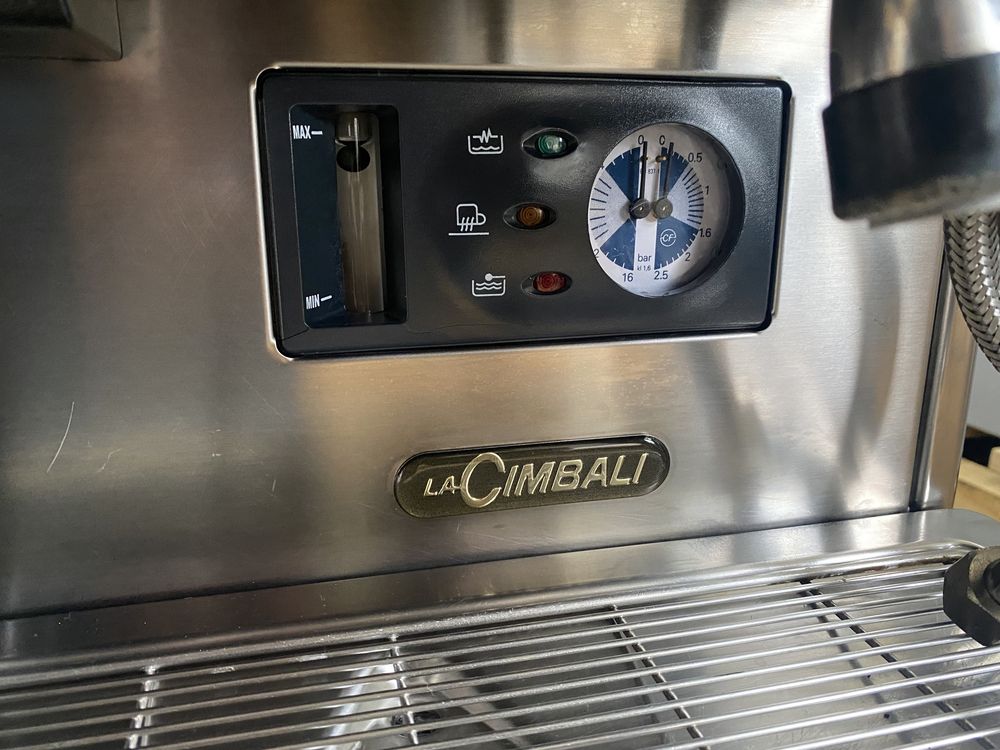 Máquina café industrial como Nova com garantia , fazemos instalação.