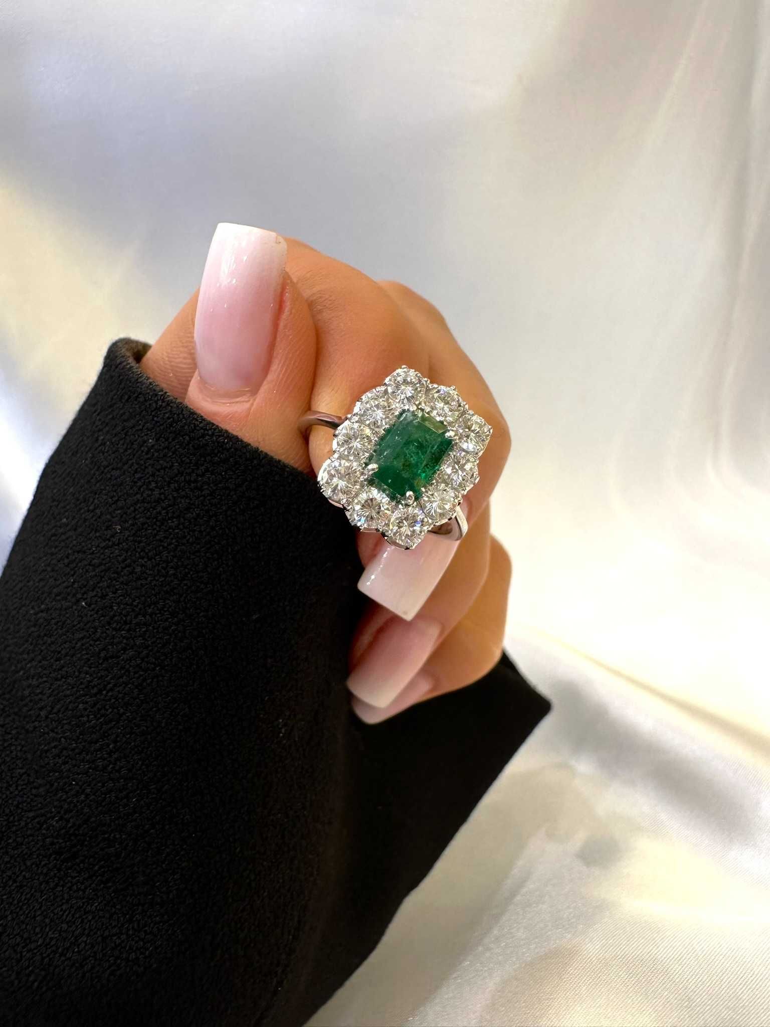 Pierścionek z naturalnym szmaragdem  i diamentami naturalnymi 1.20 Ct
