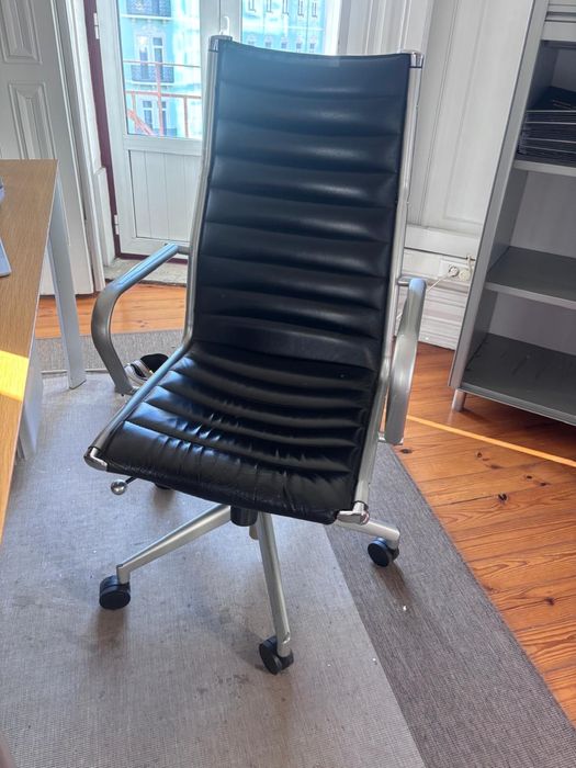 Cadeira Executiva Eames