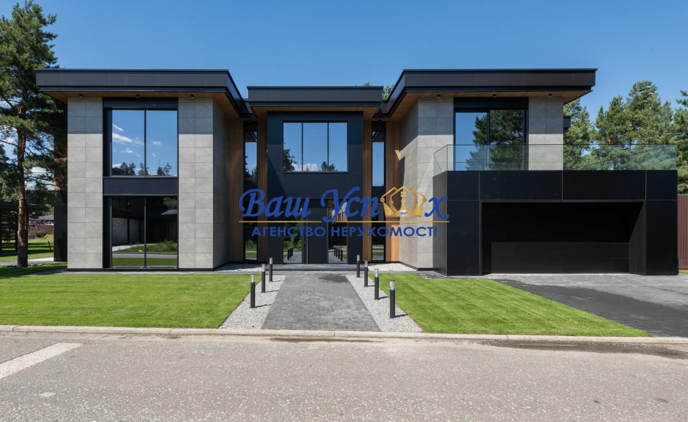 Продажа дома в лесу c выходом на озеро в городке Riviera Village .