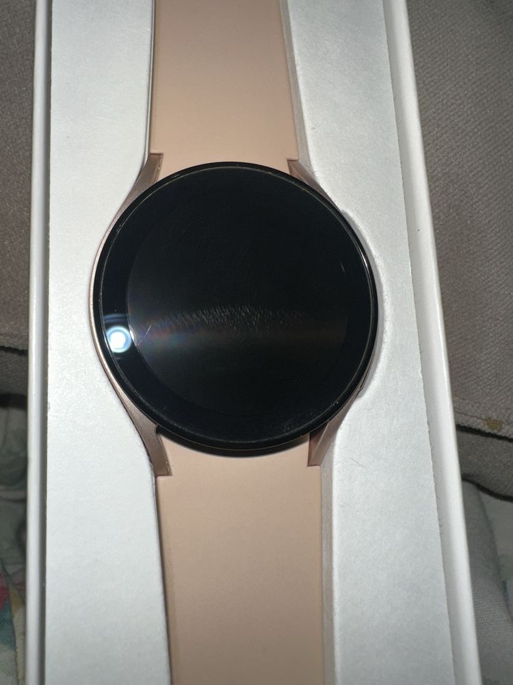 Смарт-годинник Samsung Galaxy Watch 4 40mm Gold (SM-R860NZDASEK)