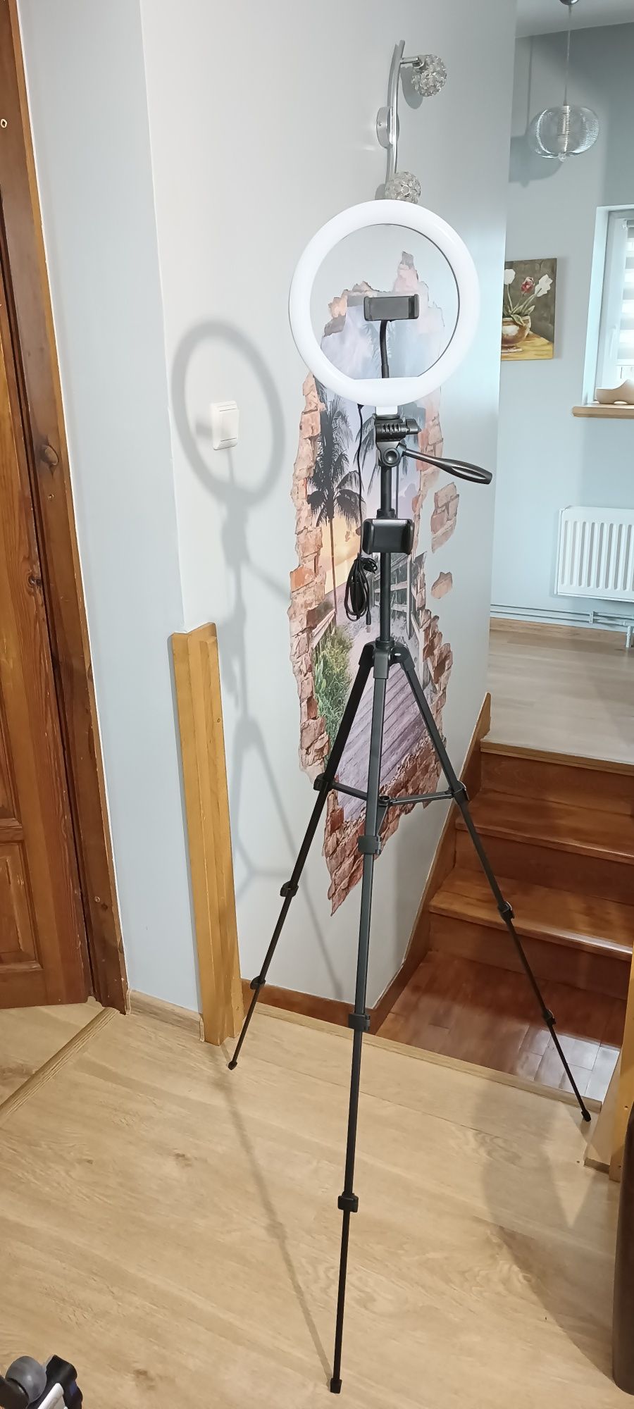 lampa pierścieniowa LED ze stojakiem i uchwytami doMakijażu transmisji