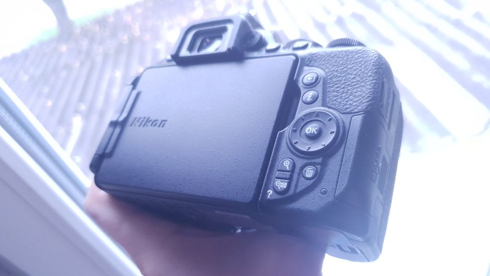 Nikon D5600 + 18-55 VR Kit