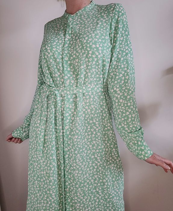 Zielona sukienka koszulowa oversize kwiaty Vero Moda