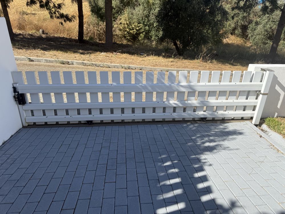 Portão PVC (reforçado com ferro) – 385 largura x83cm altura