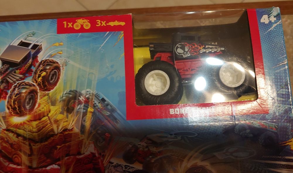 Hotwheels Monster Trucks arena smashers bone shaker. Está novo, ainda