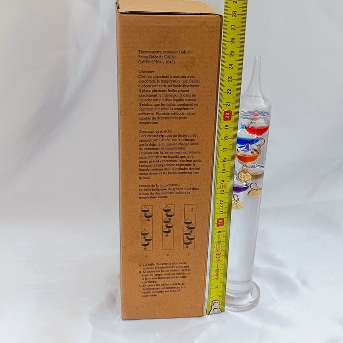 Вуличний термометр Галілея