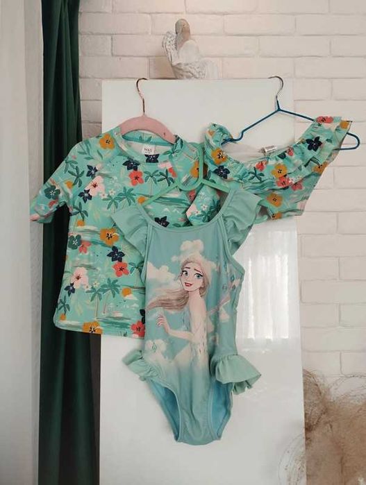 dwa stroje kapielowe m&s frozen elsa koszulka do wody czapka