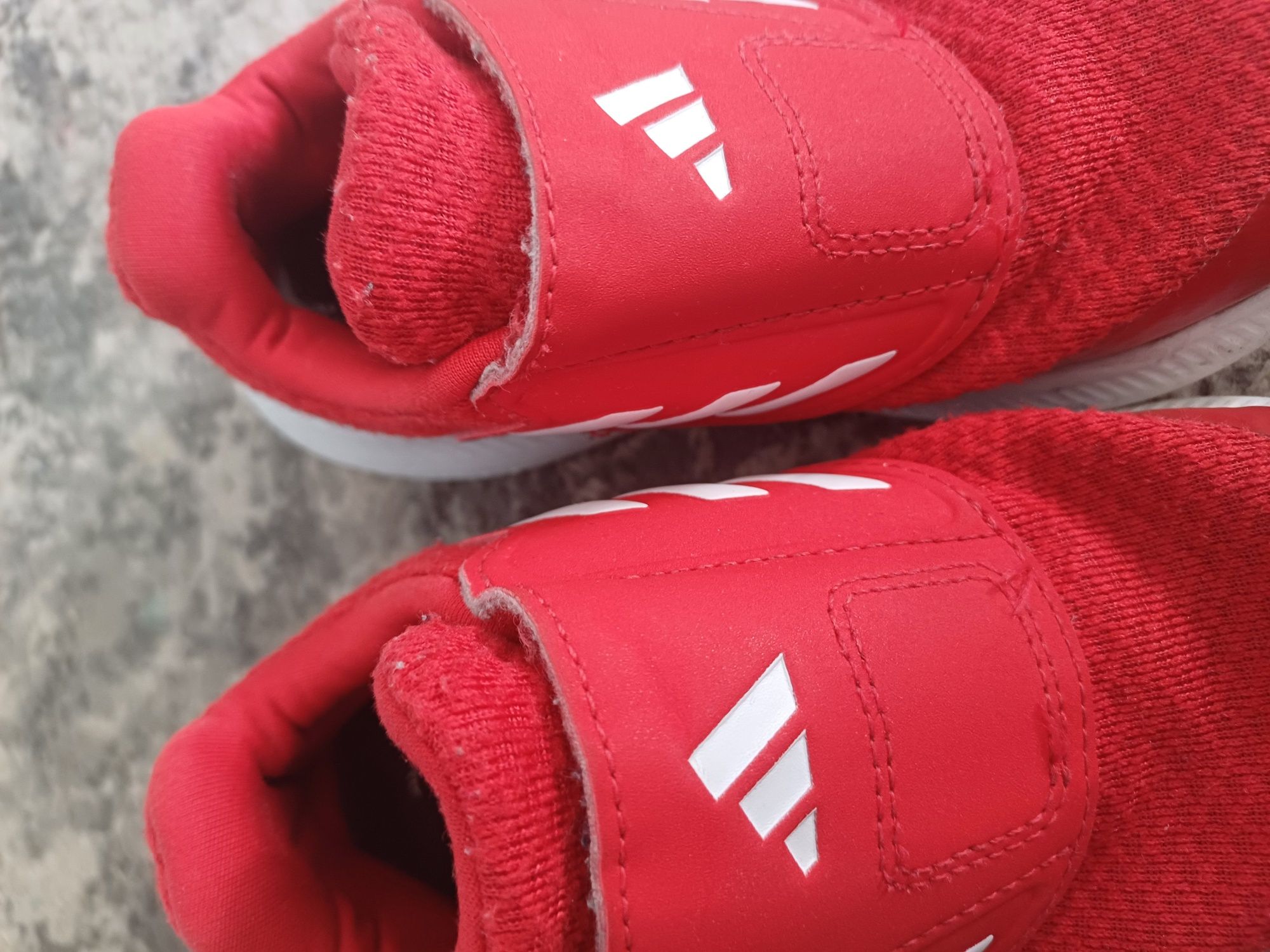 Siateczkowe czerwone adidasy rozm 25