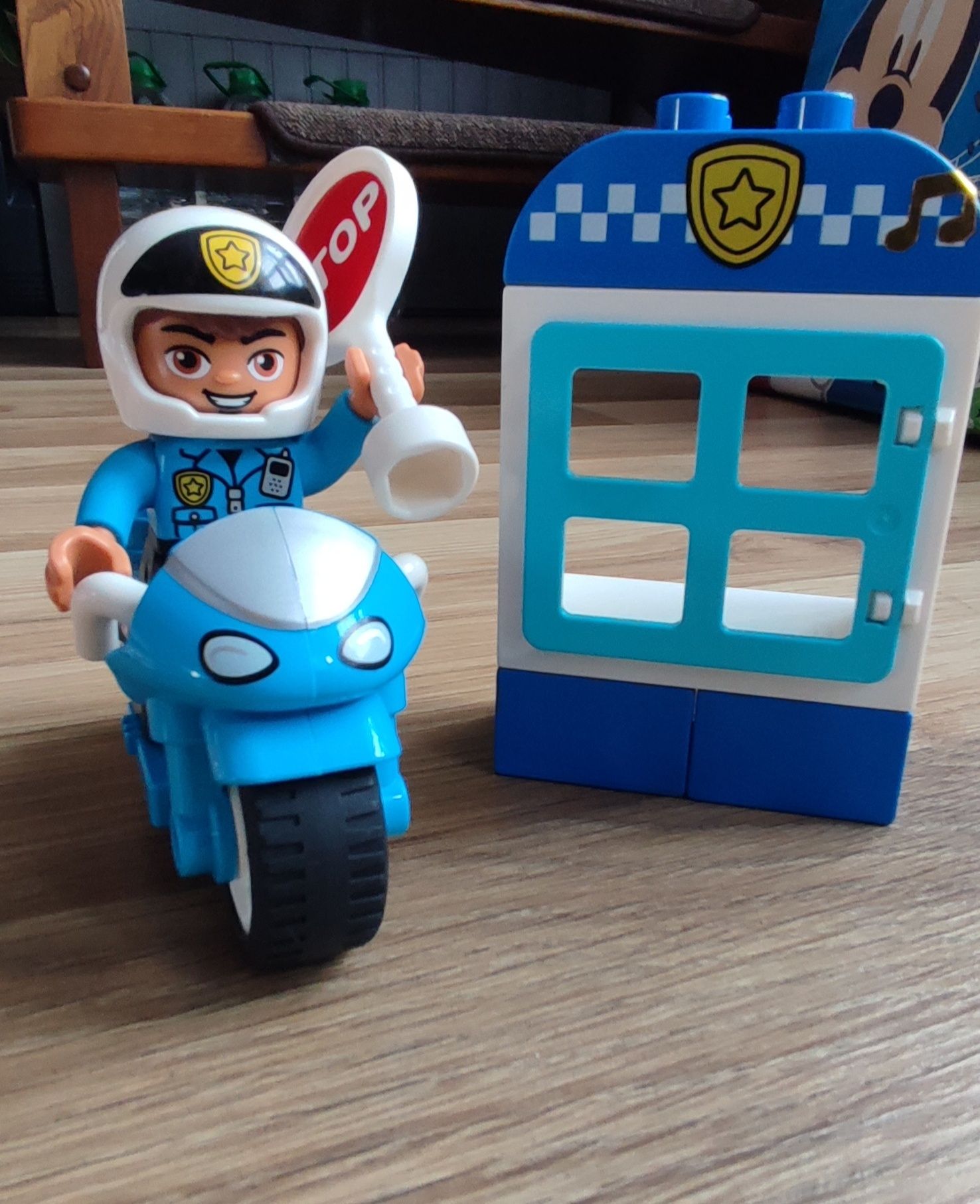 LEGO Duplo motor policyjny, pomoc drogowa i wóz strażacki