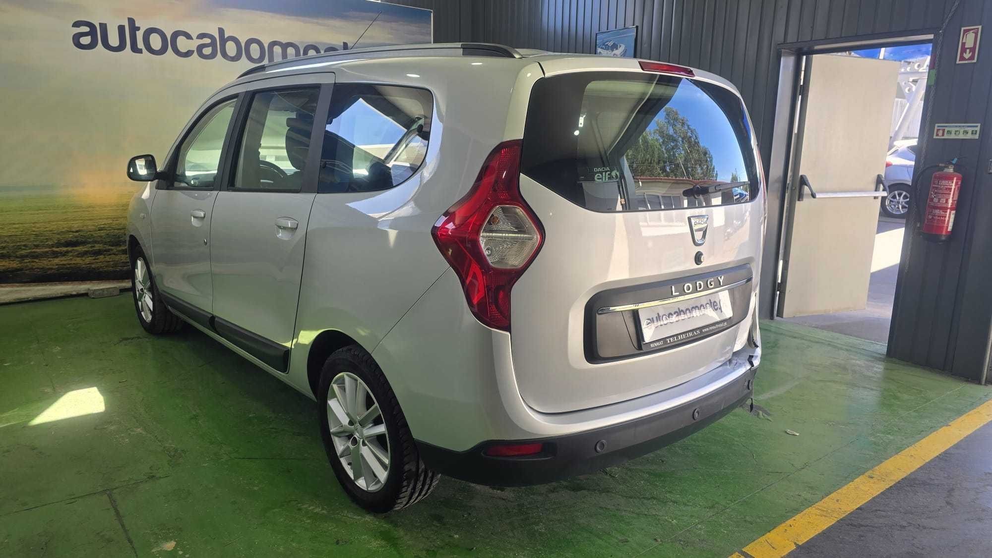 Dacia Lodgy 1.5 DCI Confort + 7 lugares  -  Salvado