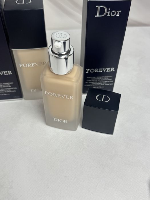 Тональний крем Dior Addict Forever