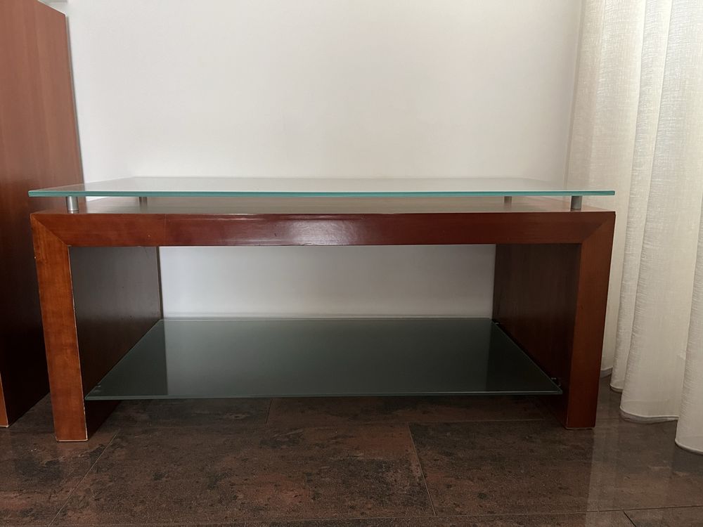 Mesa de centro com vidro
