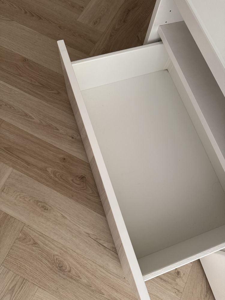 Biała szafka RTV IKEA