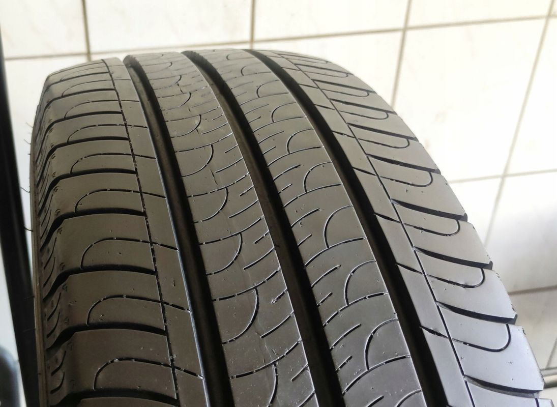 1x 215/65r16c Goodyear EfficientGrip Cargo 106/104h 21r B/A/70dB 7,72m