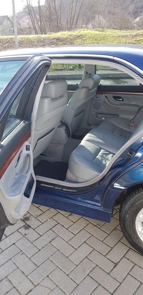 BMW 38. Механика 3.5 бензин/газ 1998г.р.
