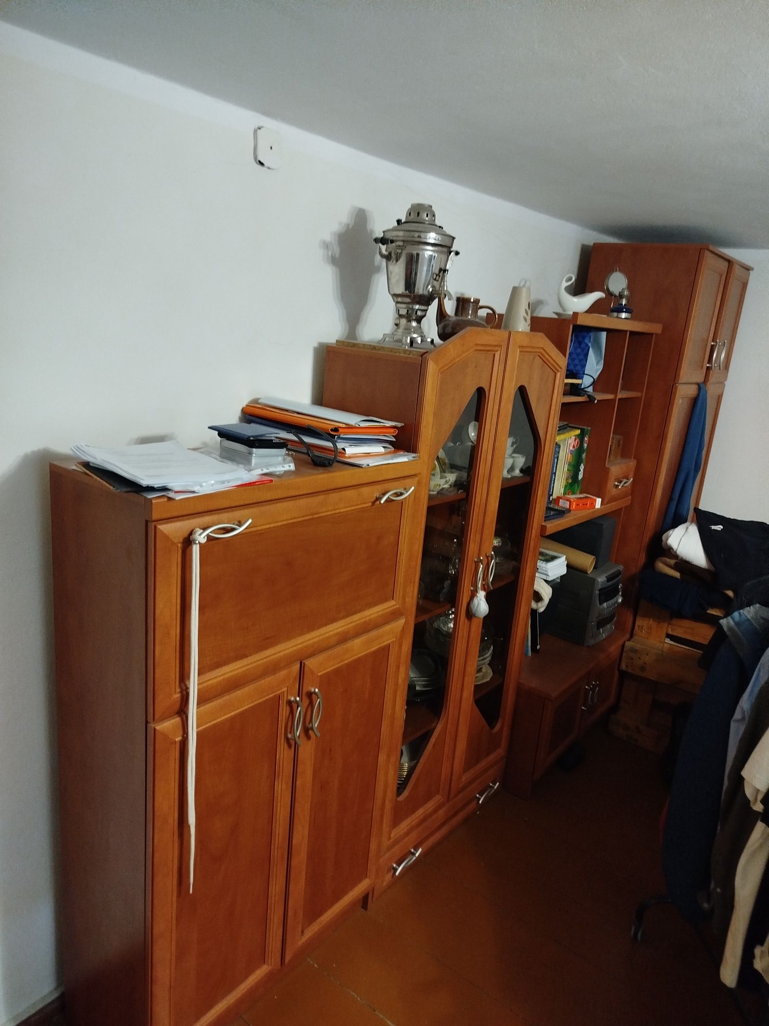 Meble do pokoju z szafą