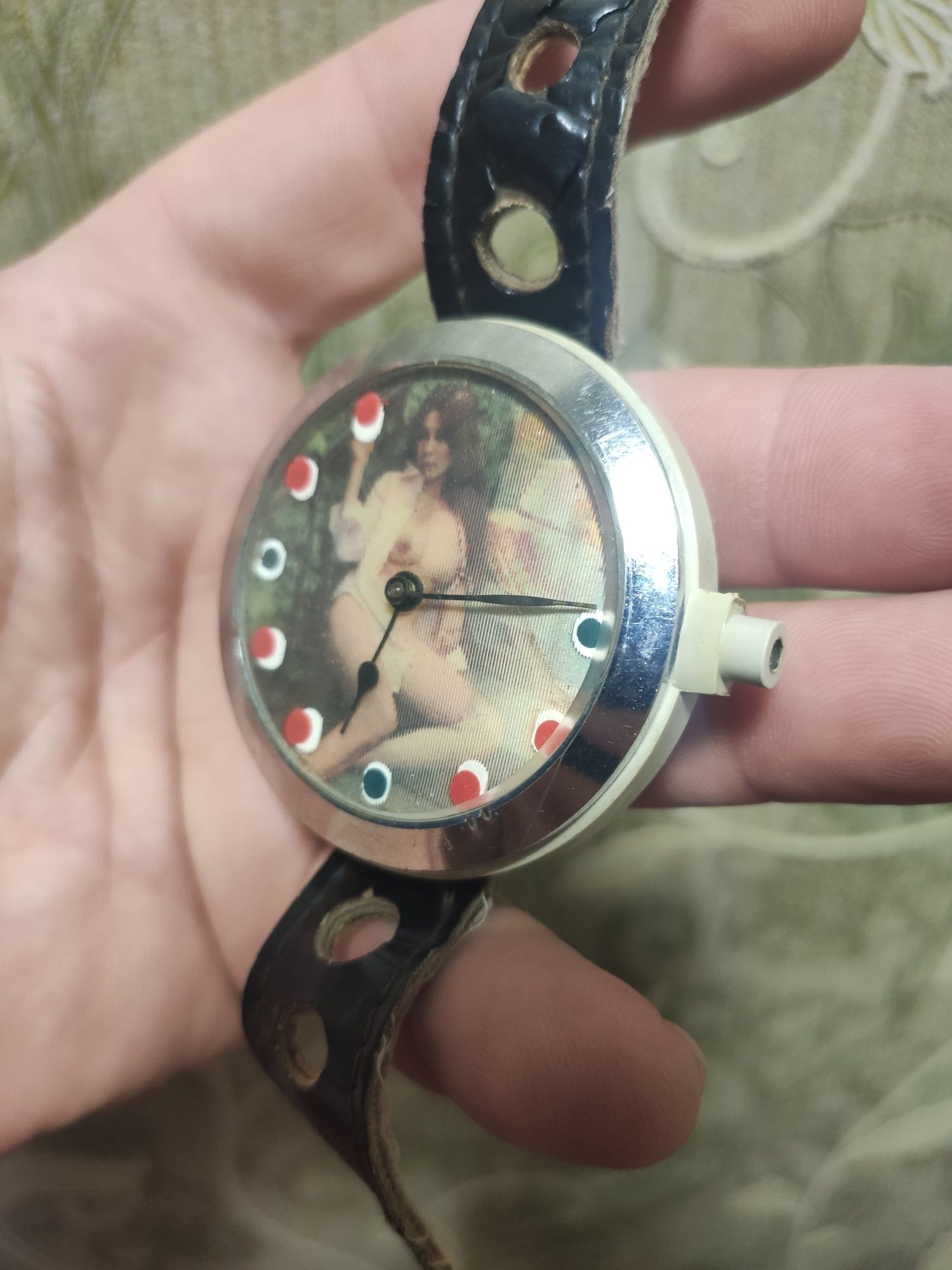 Продам часы женские