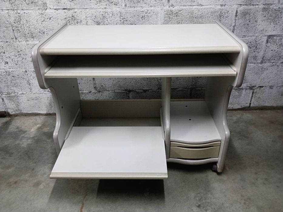 Secretaria multifuncional em madeira lacada branco.
Medidas: 96/80/50c