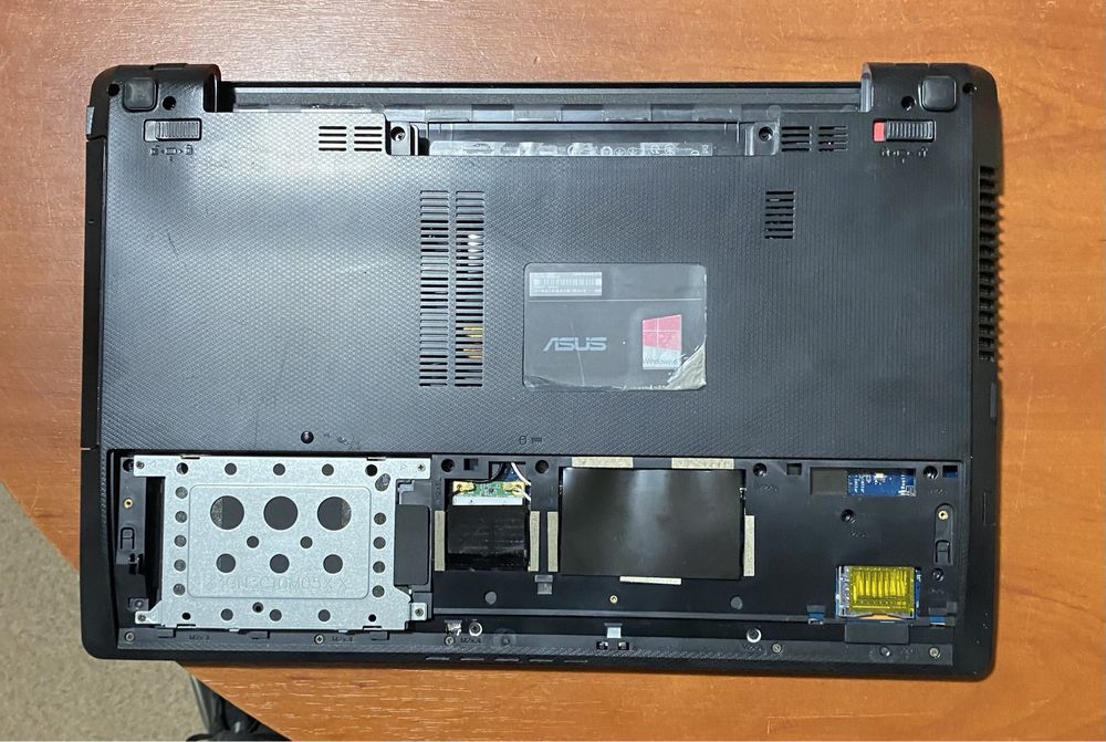 Ноутбук Asus R500D 15.6"/ на запчастини! N2082