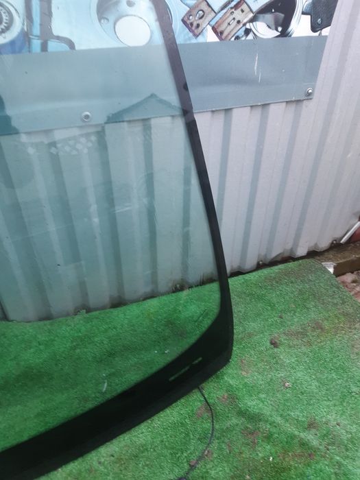 Szyba przednia mazda 323f