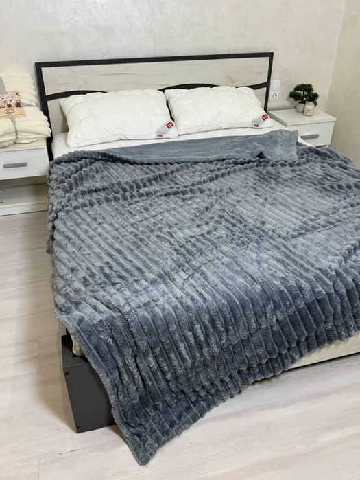 Неймовірно теплий і затишний плед-покривало шарпей на овчині ( євро)