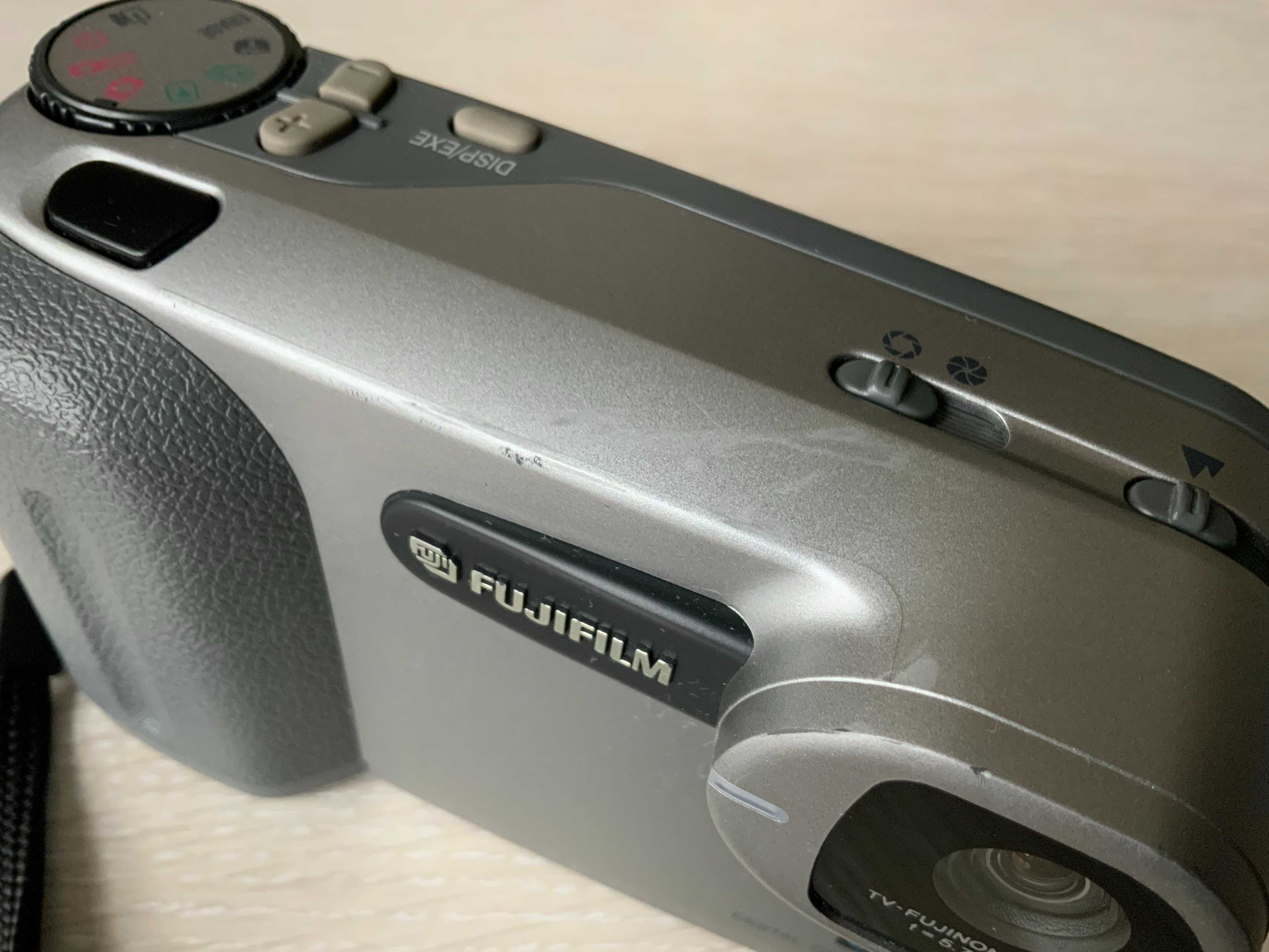 Винтажный цифровой фотоаппарат Fujifilm DS-7 (1996 год)