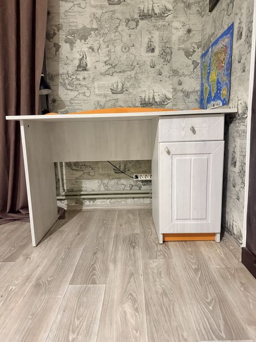 Продам письмовий стіл