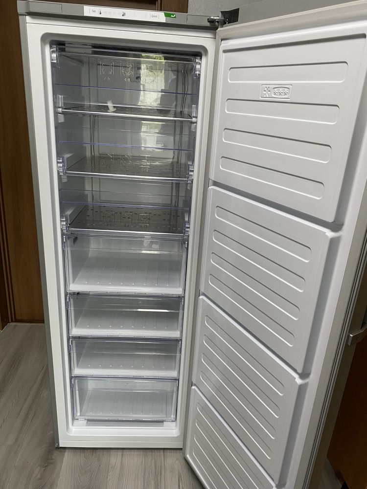 Продам морозильну камеру Beko