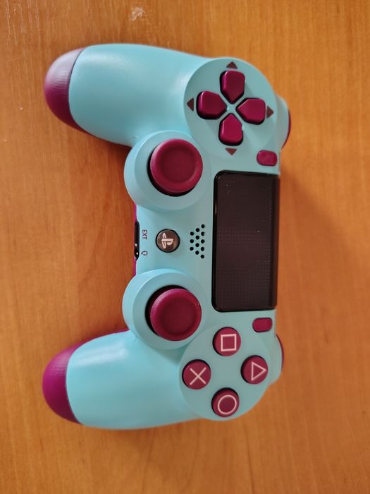 Playstation 4 DUALSHOCK 4 V2 Berry Blue