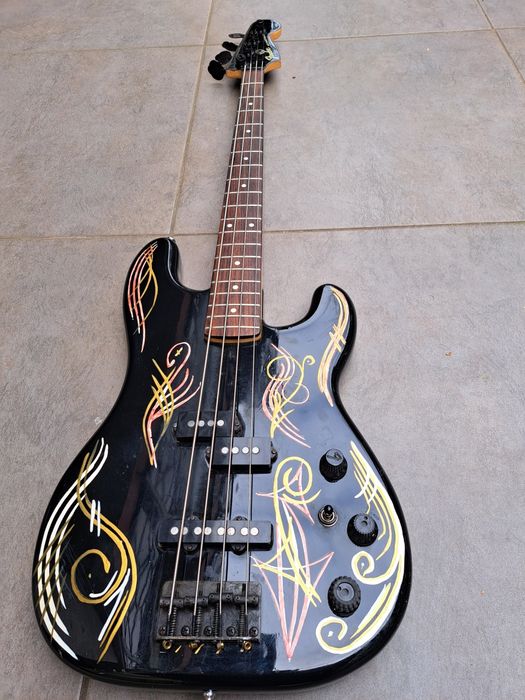 Fender bas  Japan.