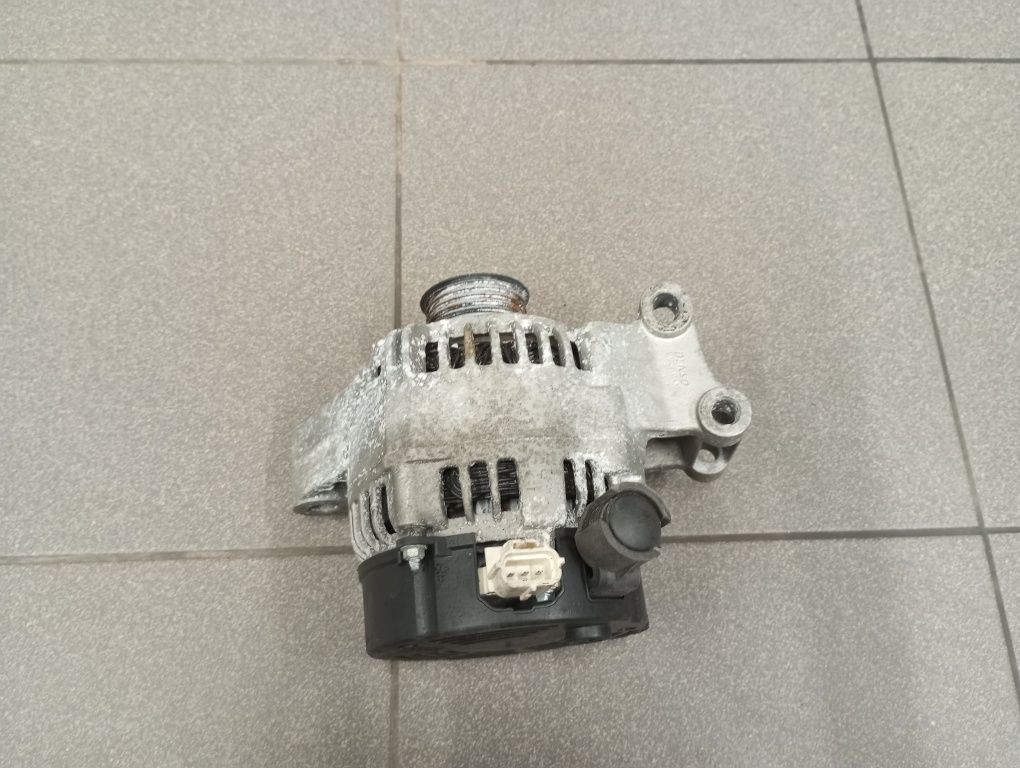 Alternator Ford Focus C-Max 1.6 benzyna 0.986.080.440