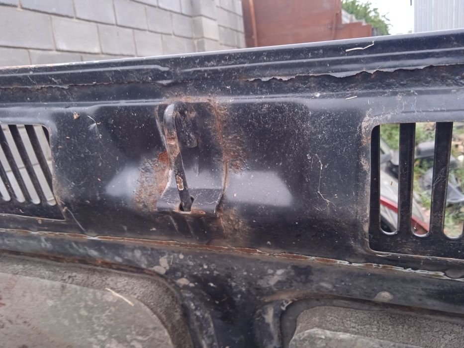 ВАЗ 2107 . Капот оригинал 600 грн.