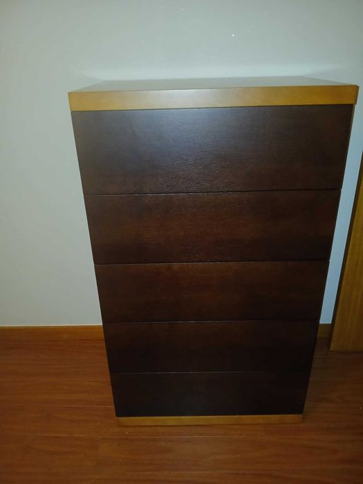 Quarto Completo - King Size LEDs, Mesinhas de Cabeceira e Camiseiro