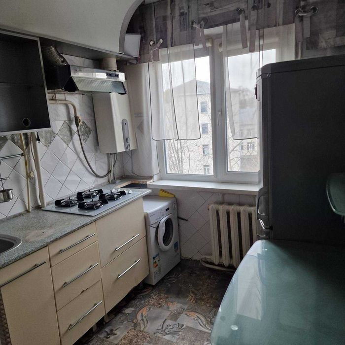 Продаж 3 кімнатної квартири  Польова