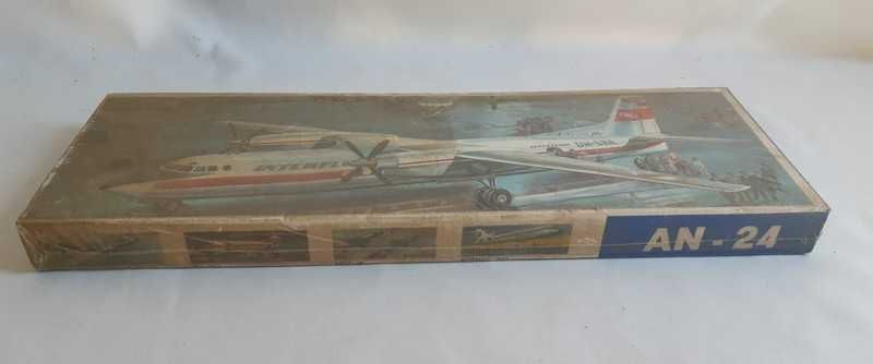 Комплект модели ГДР винтового самолета АН-24 VEB Plasicart AN-24