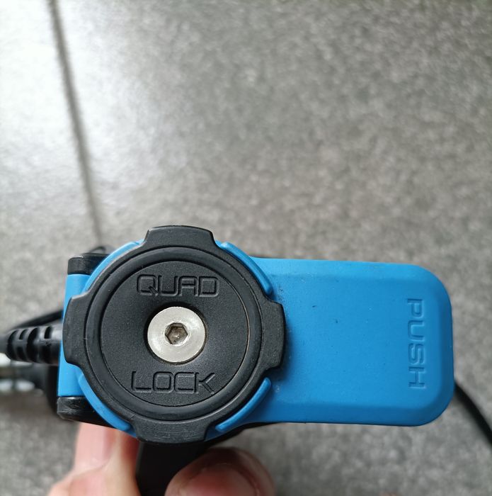 Quadlock com fixação á coluna de direção.