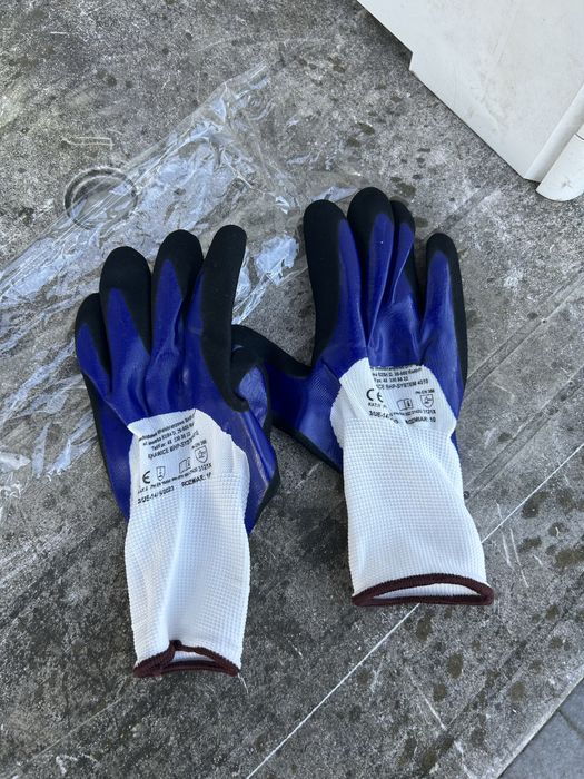 Rękawice robocze solidne mocne.