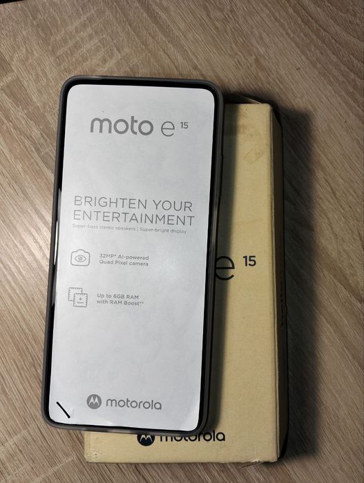 Смартфон Motorola Moto E15