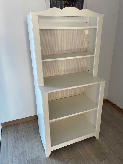 Biały regał dla dziecka Hensvik Ikea.