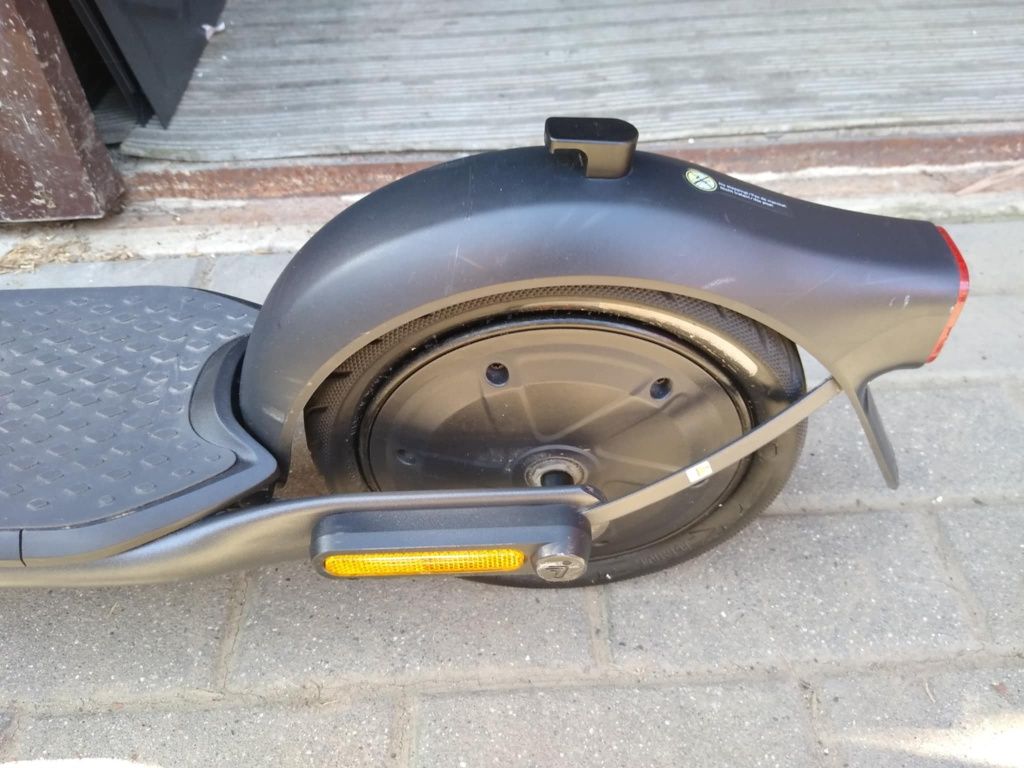 Hulajnoga elektryczna segway F2 plus