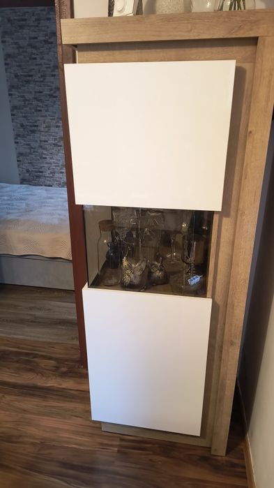 Komplet mebli pokojowych plus stół rozkładany
