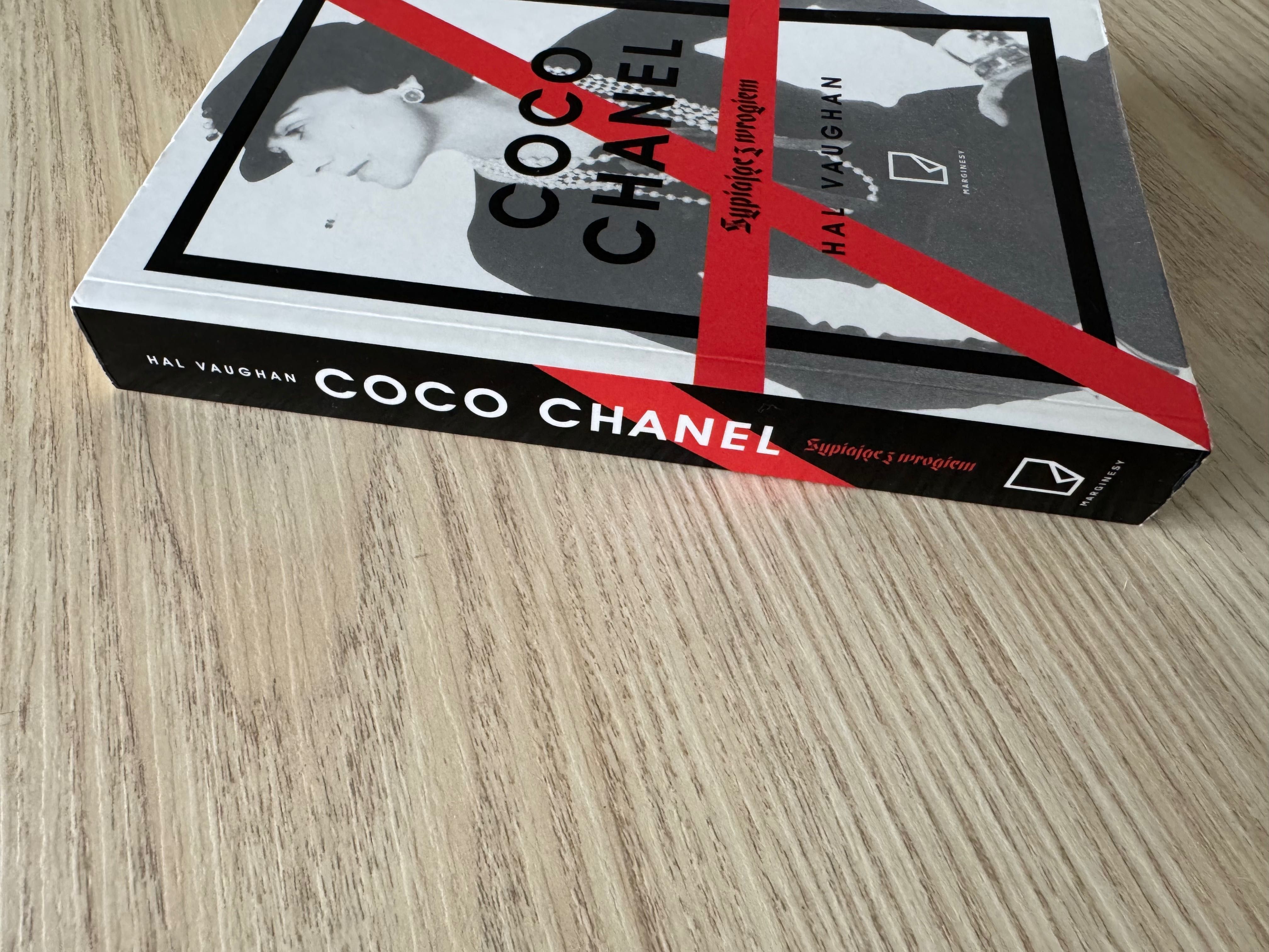 Coco Chanel. Sypiając z wrogiem - Hal Vaughan - Biografia