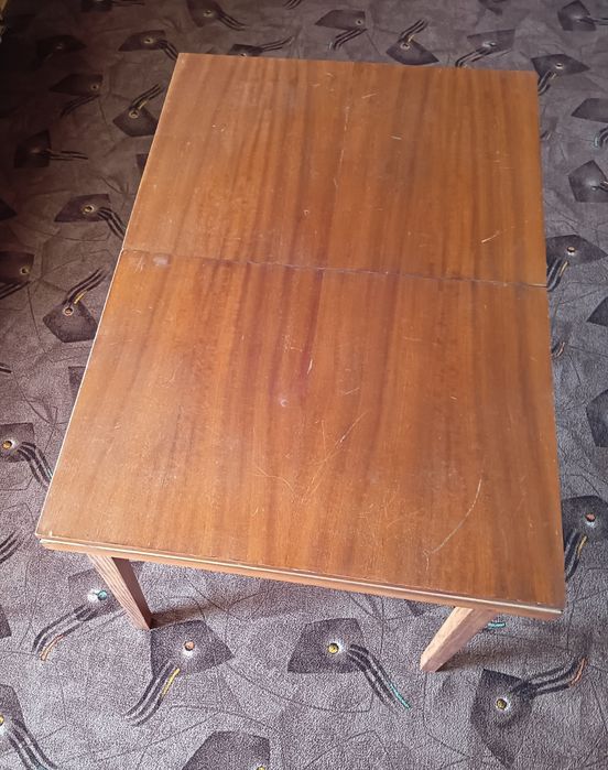 Продам розкладний стіл в м.Хуст