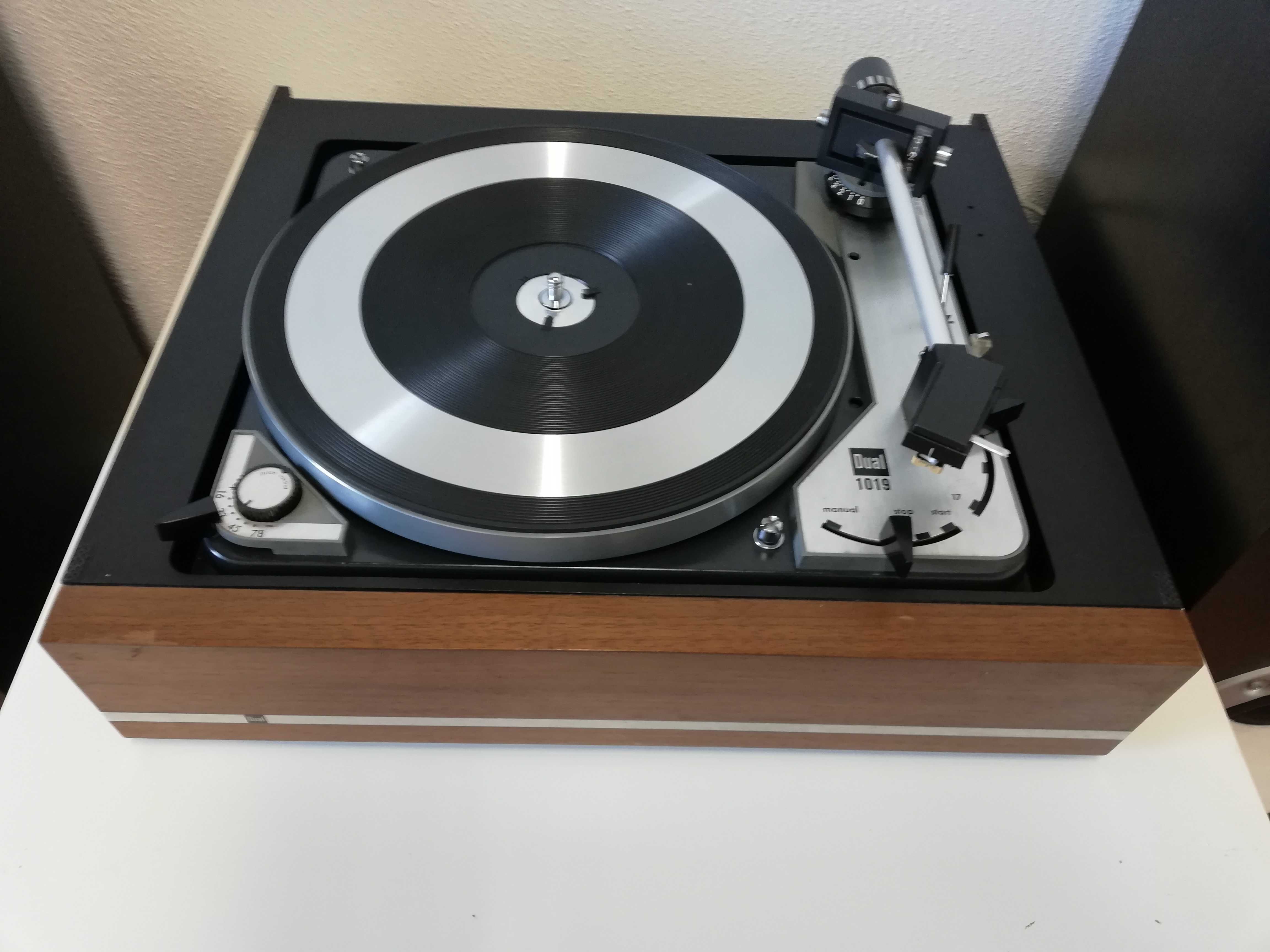 Vendo gira discos DUAL 1019 COLUNAS E AMPLIFICADOR