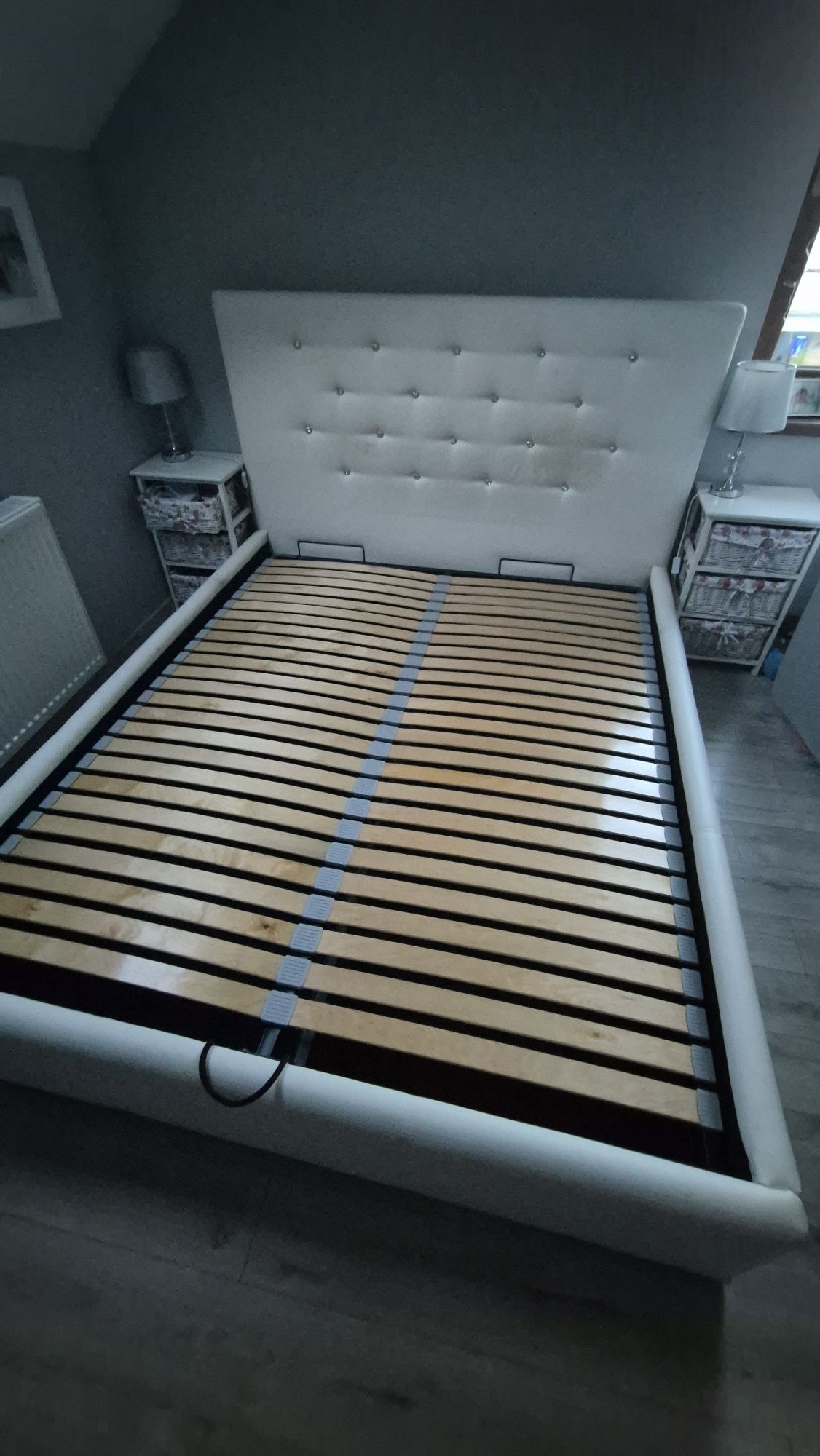 Łóżko sypialniane sypialnia białe 160x200 wysoki zagłówek pojemnik