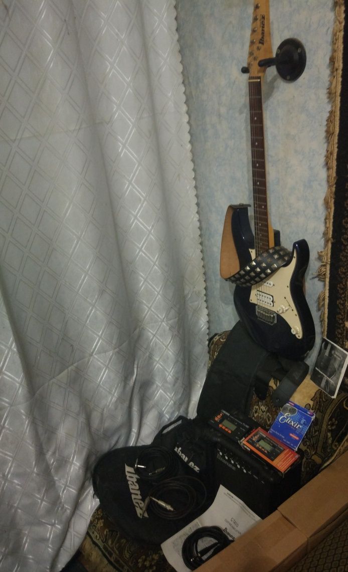 Гитарний комплект Ibanez.  Електрогитара GRX40 и комбопідсилювач GTA10