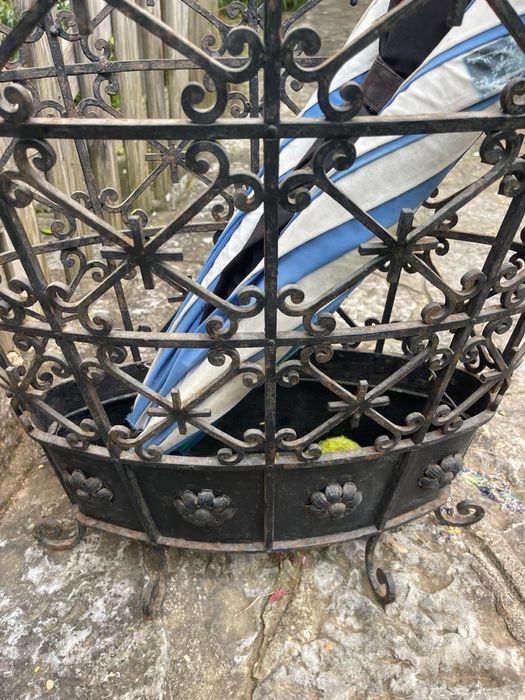 Suporte guarda chuvas em ferro fundido