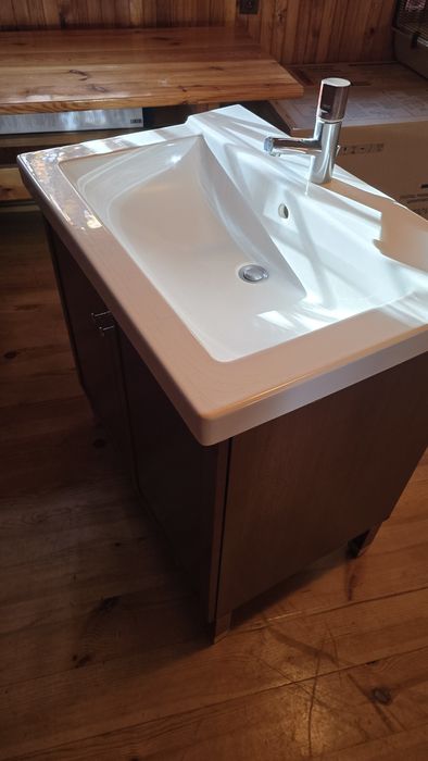 Szafka łazienkowa z umywalką