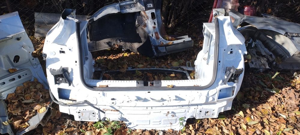 Pas tylny z błotnikami Dacia Sandero 3